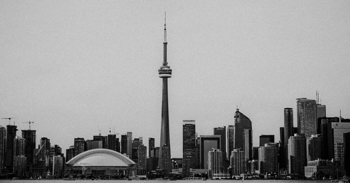 Imagem ilustrativa de Toronto e a Conexão Brasileira: Um Guia Completo para Imigrantes, Estudantes e Investidores