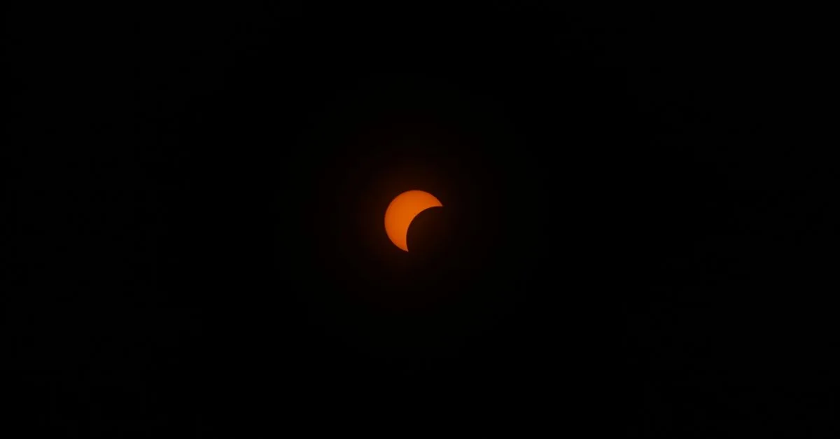 Imagem ilustrativa de Eclipse Solar: Entenda o Fenômeno que Fascina o Brasil e o Mundo