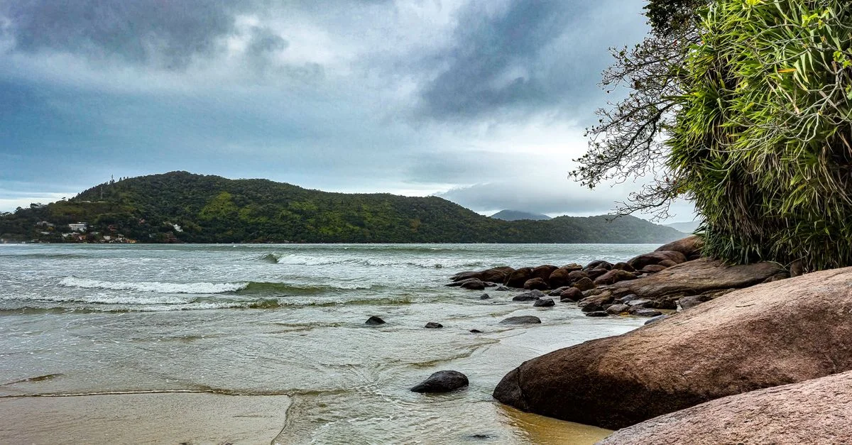 Imagem ilustrativa de Guarujá: A Pérola do Atlântico Entre Praias Paradisíacas e o Pulso Econômico do Brasil