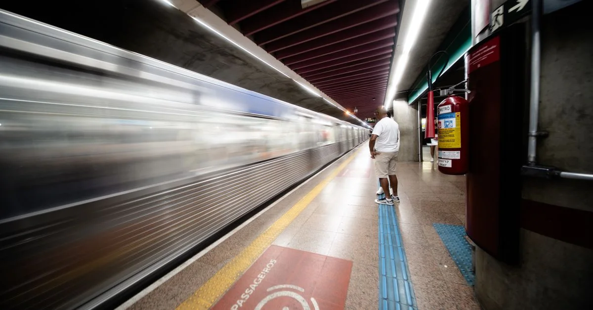 Imagem ilustrativa de MetrôRio em Alta: Entenda o Que Move as Buscas e Discussões Online Sobre o Transporte Carioca