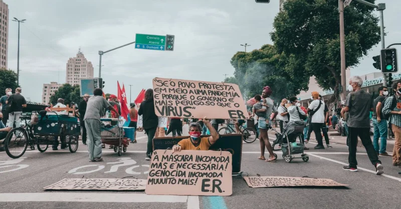 Claude AI em Alta no Brasil: Entenda Por Que a Inteligência Artificial da Anthropic Virou Tendência
