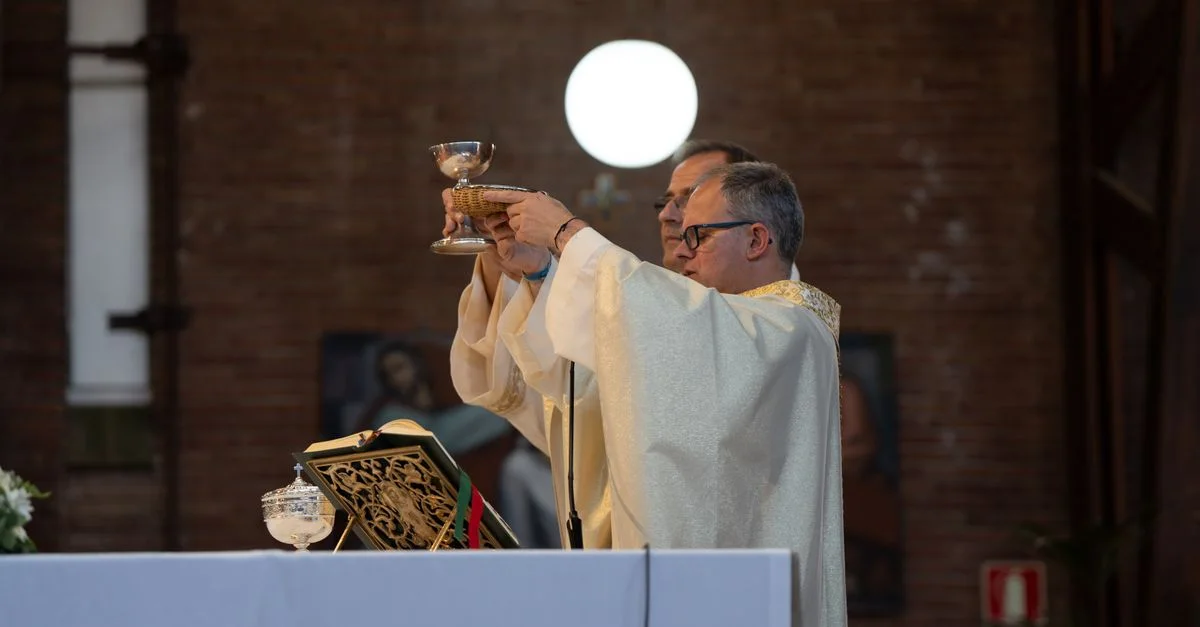 Imagem ilustrativa de Sacerdote no Brasil: Fé, Tradição e o Pilar da Comunidade