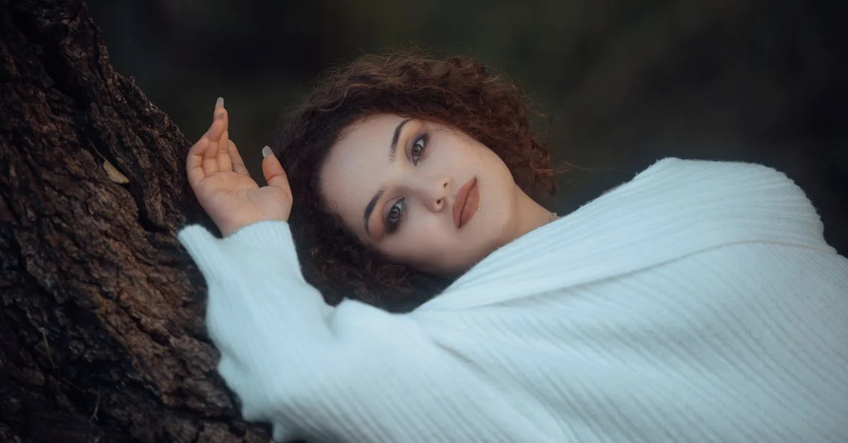 Imagem ilustrativa de Joey King: A Conexão Vibrante da Estrela de Hollywood com o Coração do Brasil