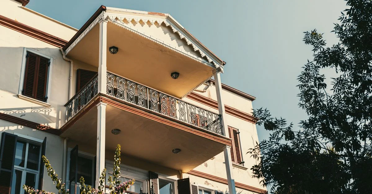 Imagem ilustrativa de A Casa no Brasil: Do Sonho da Moradia à Complexidade do Mercado Imobiliário Nacional